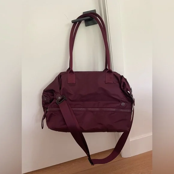 Lululemon • Go Lightly Duffel - Picture 3 of 12